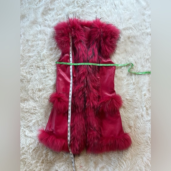 ENJOY FUR’s Raccoon Hair Red Gilet Size Small - Picture 10 of 14